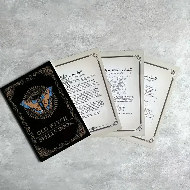 Antikes Zauberbuch mit aufwendigem goldenem Schmetterlingsumschlag und mystischen Symbolen – Old Witch Spells Book für Wicca – Detail 6