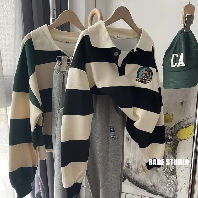 Autunno coreano casual taglie forti T-shirt a righe da donna stile preppy ricamo vestibilità ampia colletto con risvolto pullover felpa