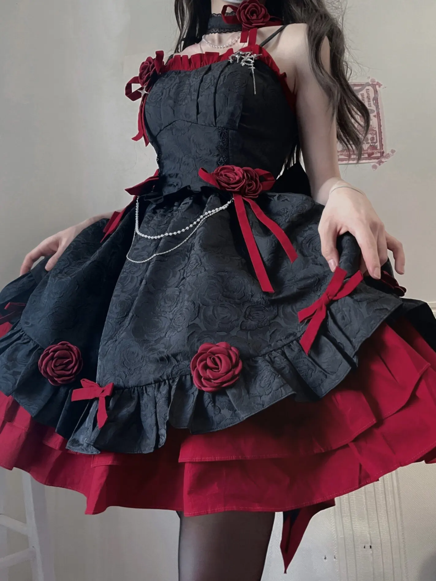 

Black and Red Dress Puffy Trailing Skirt