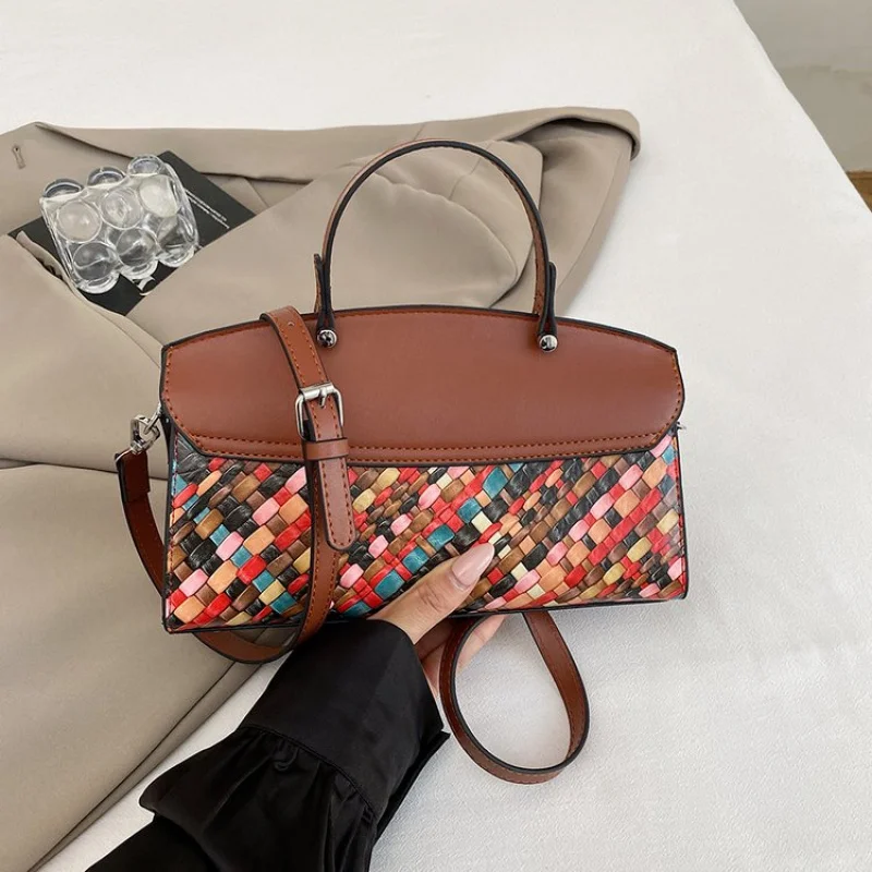 

High-End Women's Messenger Bag Made Of Premium Leather Boasting Paris Vintage Neat Style​