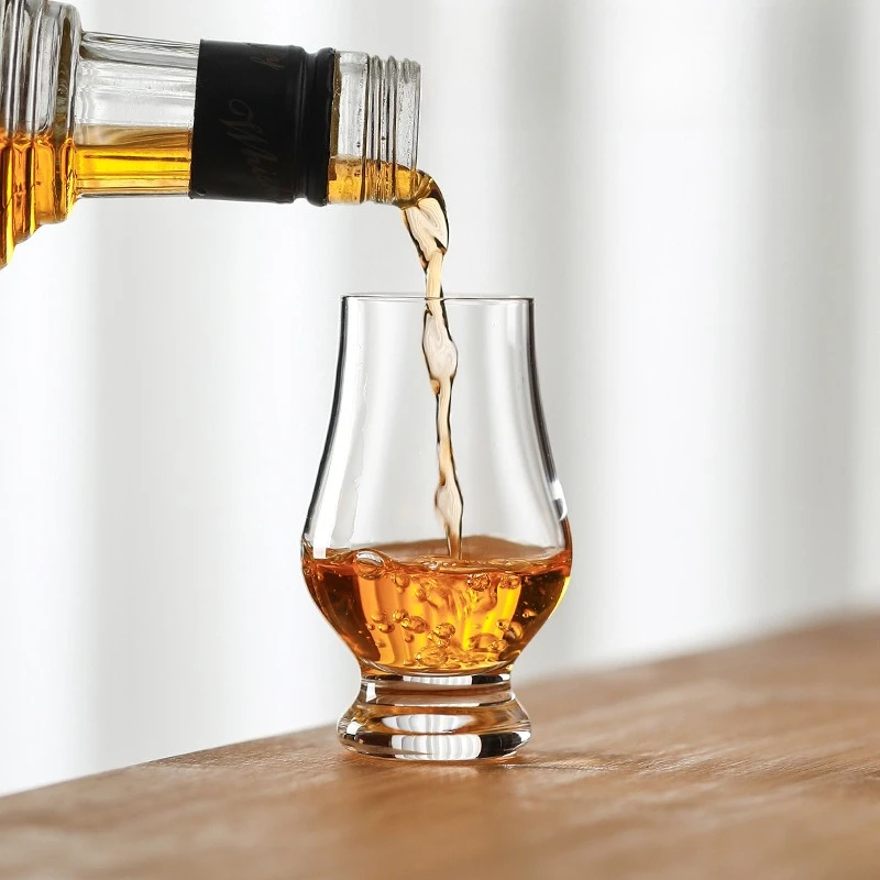 Copa de Degustación de Whisky, Copa para Licores Fuertes de Pequeña Capacidad, Copa de Degustación de Vino Tipo Tulipán de Cristal, para Aromatizar y Degustar Bebidas Puras