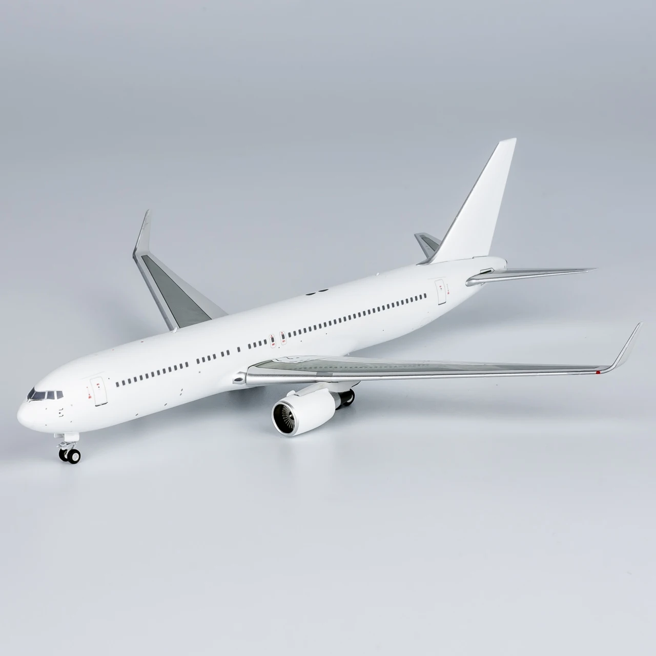 Cadeau d'avion à collectionner en alliage 17000 modèle NG 1:400 Boeing B767-300ER moteurs CF6 modèle vierge modèle d'avion moulé sous pression modèle de jet