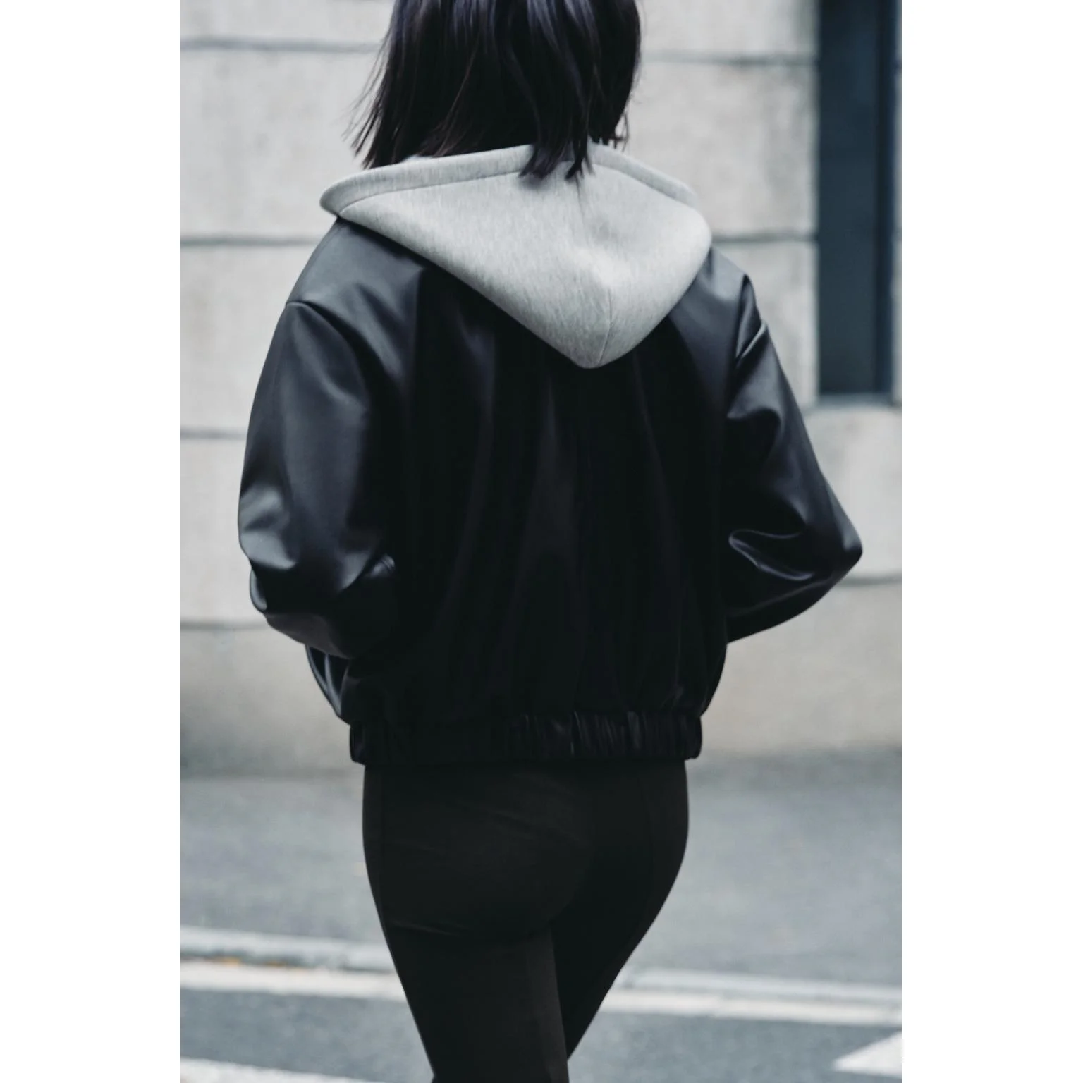 Herbst Winter Damen Kunstleder Jaet Mantel mit Hut Spleißen Design Stand Version Long Sve Reißverschluss Plaid Pat...