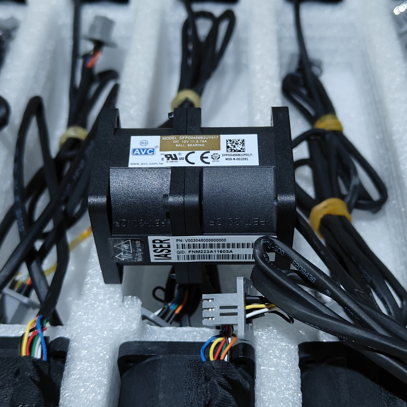 

AVC DFPD0456B2UY017 DC 12V 2.76A 40x40x56mm Server Cooling Fan