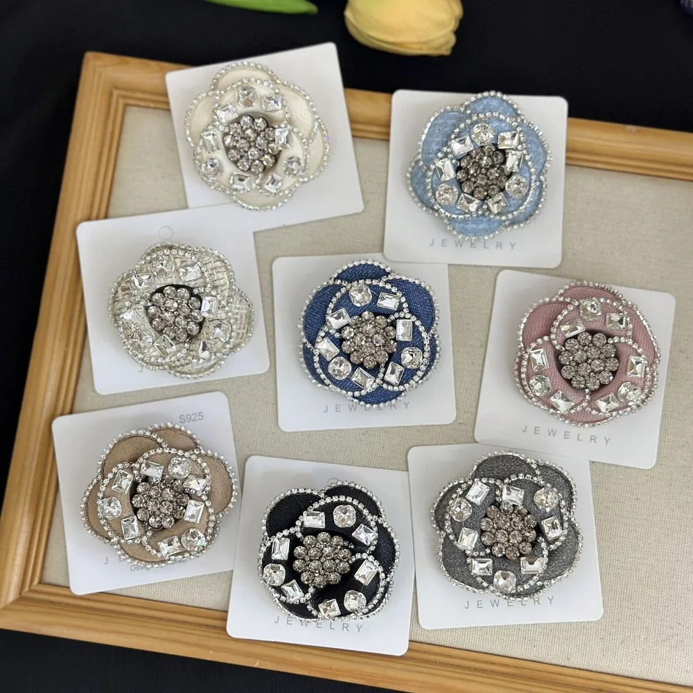 broches-de-strass-de-alta-qualidade-para-mulheres-tecido-camelia-flor-lapela-pinos-requintado-senhoras-terno-acessorio-casaco-cracha-joias-presentes