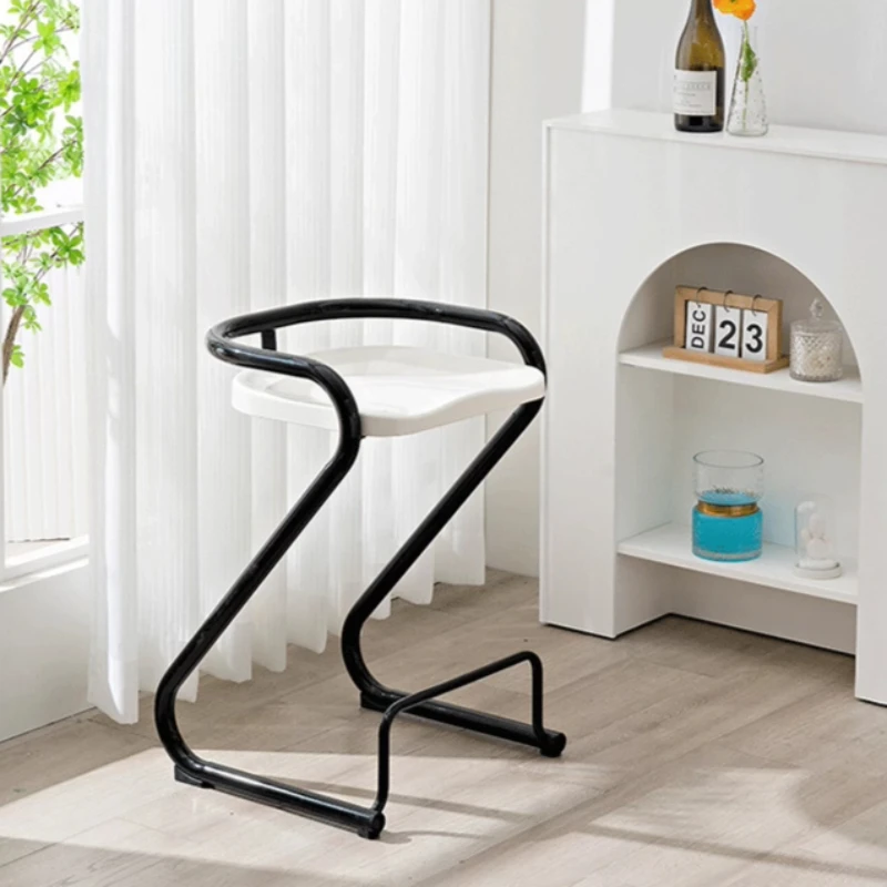 Chaise de bar nordique de luxe en métal avec dossier, confortable et relaxante, pour cuisine et mobilier de cuisine