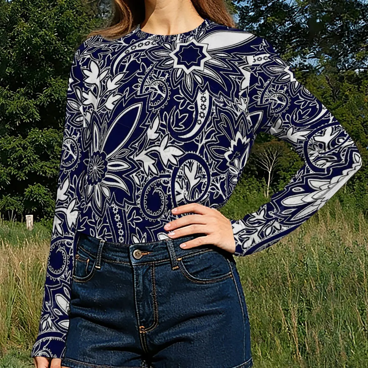 Fall/Winter Women's Long-Sleeve T-Shirt, Retro Light-Luxury Patterns, Street Fashion, Eye-Catching & Personalized