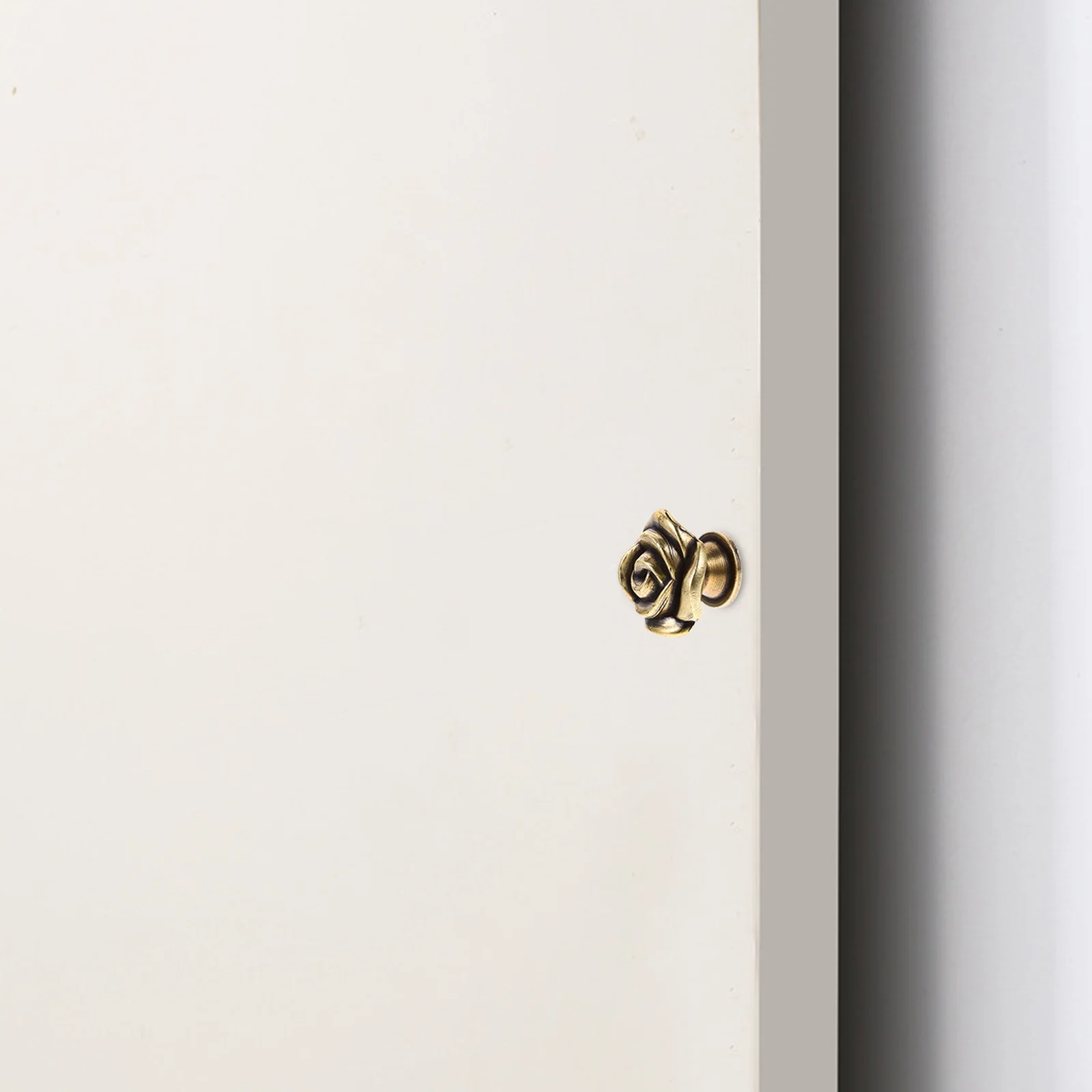 

2Pcs Vintage Cabinet Knobs Rose Shape Drawer Pull Handle Kitchen Furniture Knobs Metal Handle for Wardrobe Cupboard