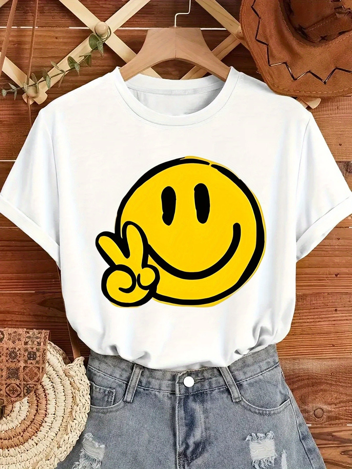Women's Geometric Happy Face Smile Printed Round Neck T-shirt Casual Short Sleeve Round Neck Top Comfortable Summer Women's Wear