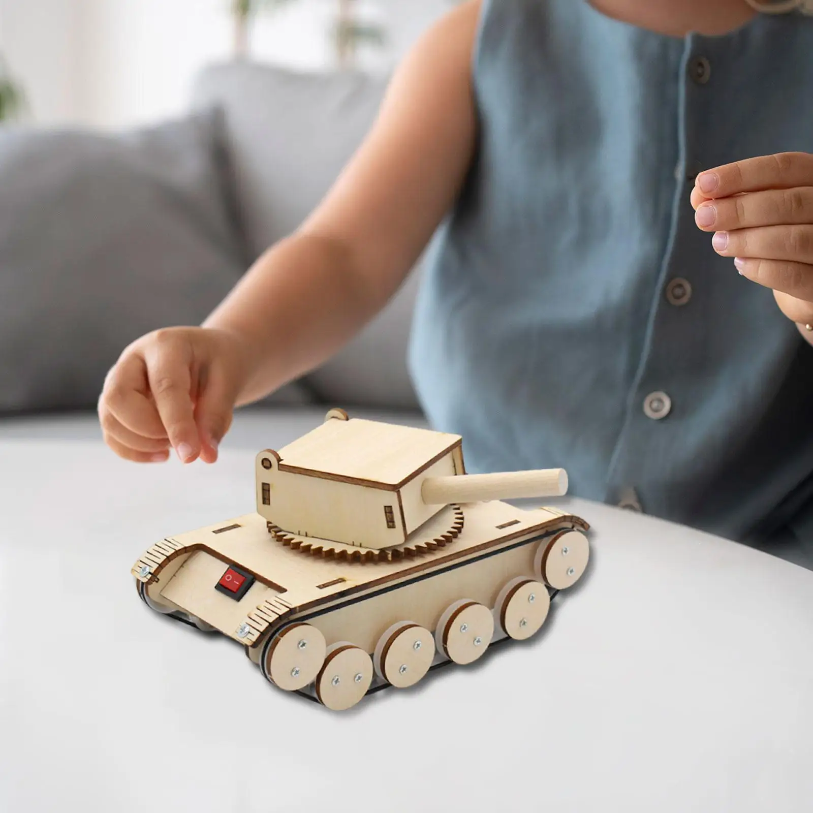 Rotating Turret Wooden Tank Kit, Technology Small Production Educational Toy, Handmade Tank Model for Teens