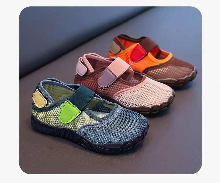 Kinder Freizeit-Tennisschuhe Atmungsaktive Mesh-Kindersportschuhe Farbblockierung 2026 Brandneue Jungen Mädchen Flache Schuhe mit Klettverschluss – Detail 2