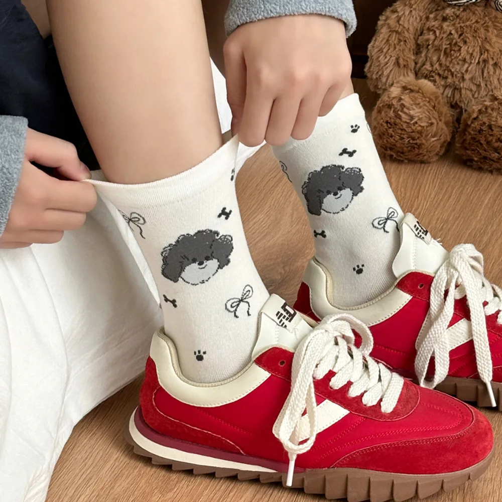 

Новые милые забавные женские носки Kawaii, корейские модные универсальные весенне-осенние женские носки, милые вьющиеся носки средней длины с принтом собаки