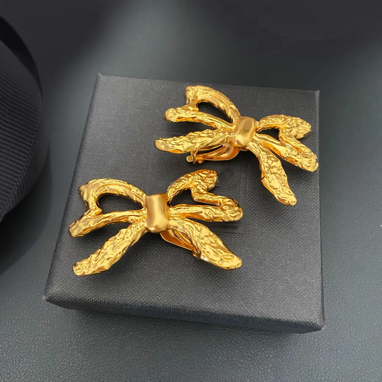 

Новые украшения и аксессуары в ретро-стиле: милые и романтичные серьги-клипсы в форме банта для женщин, для вечеринок и в подарок.