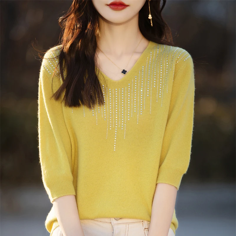 

Spring Autumn First-line Clothing Wool Knitted Short-sleeved Ladies V-neck Diamond-encrusted Five-point Sleeves Bottom Shirt