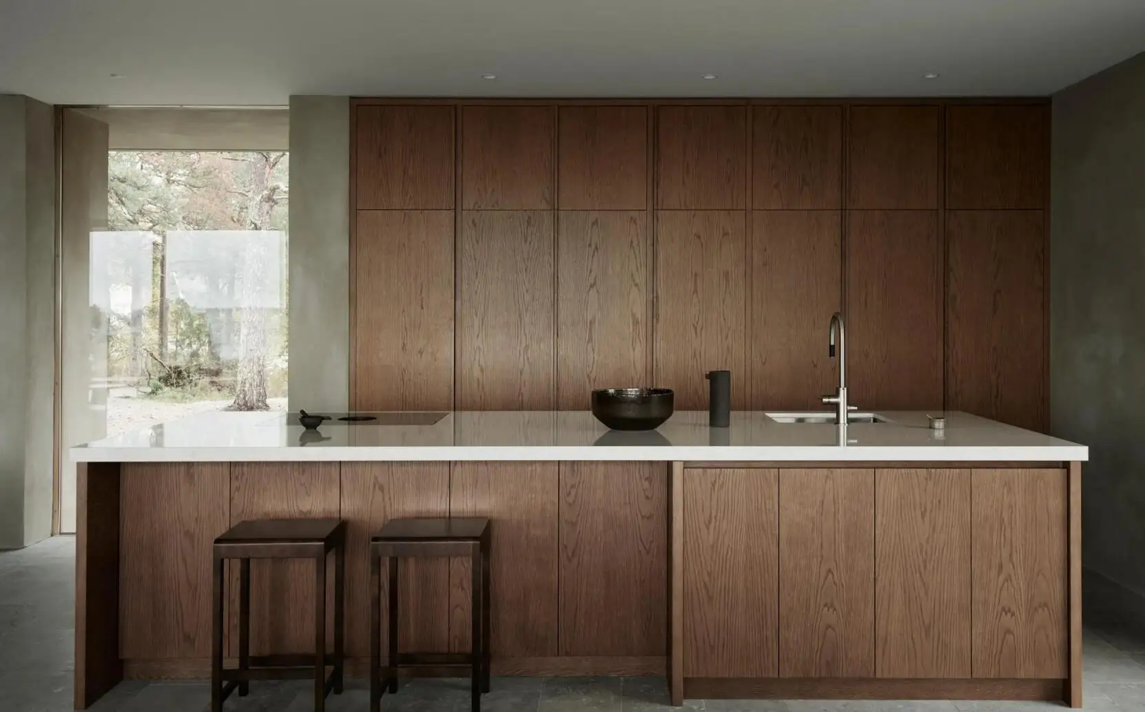 High End Red Oak Custom Kitchen Cabinet - Handcrafted Rustic Modern Wall-Mounted Storage Solution for Your Kitchen