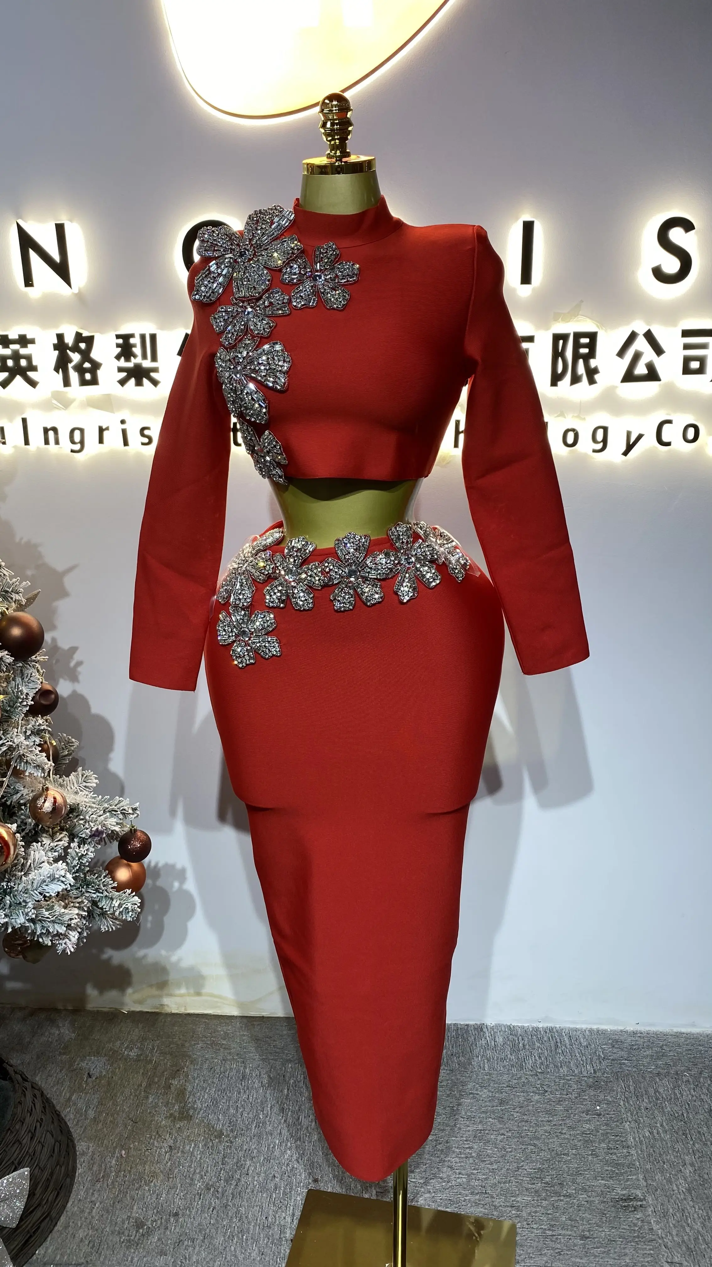 طقم ملابس علوية أنيقة بأكمام كاملة من الألماس المزين بالزهور معانقة على الورك - GZXX347