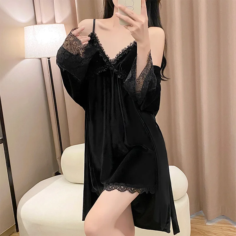 

Комплект из двух предметов: велюровый халат и ночная сорочка. Весенний женский комплект для сна: халат, ночная рубашка, кружевное белье, пеньюар, кимоно, домашняя одежда.