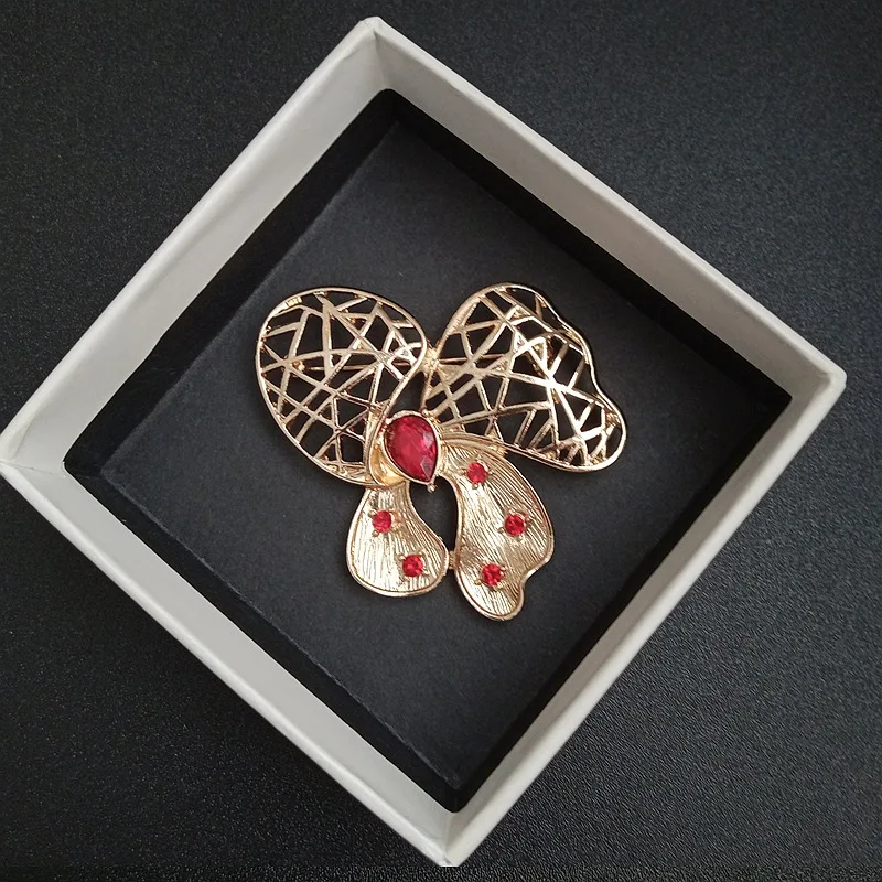 Broche de lazo dorado con flor para el pecho, accesorio de ropa versátil y a la moda, con adornos de rubíes exquisitos de estilo retro transfronterizo.