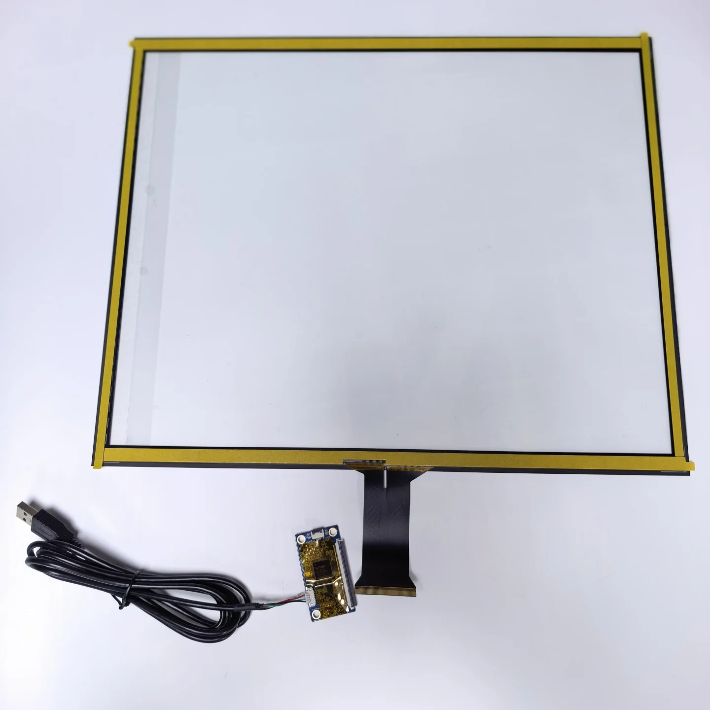 17-inch capacitive touch screen, 4:3, compatible with medium-thickness industrial LCD screens, comes with adhesive film.
