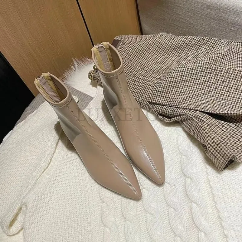 Low Cut Pointed Short Boots Thick Heel Patent Leather Zippered Back Fashionable Fashion Women Shoes Fashionable and Casual