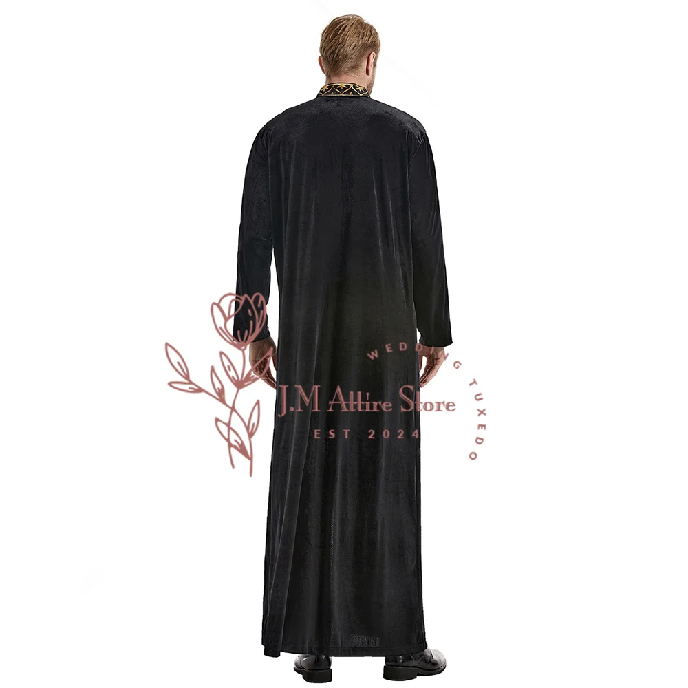 Arab men's black velvet robe with gold embroidery pattern premim outfit for daily life formal events wedding dinner family party