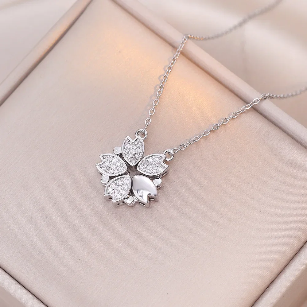 Accessories for Women Love Four-leaf Clover Magnet Necklace for Women Creative Collapsible Zircon Pendant Wedding Party Jewelry