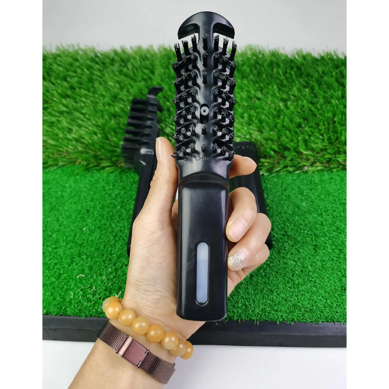 

Щетка для чистки клюшек для гольфа 2-в-1 и распылитель с нейлоновой щетиной для чистки пазов, аксессуары для сумки для гольфа и уход за железными клюшками