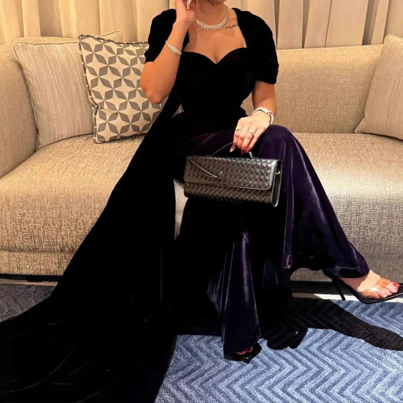 

Элегантное вечернее платье с воротником-шалью и пышными рукавами, приталенное, плиссированное, с лентами, однотонное, бархатное, для банкетов