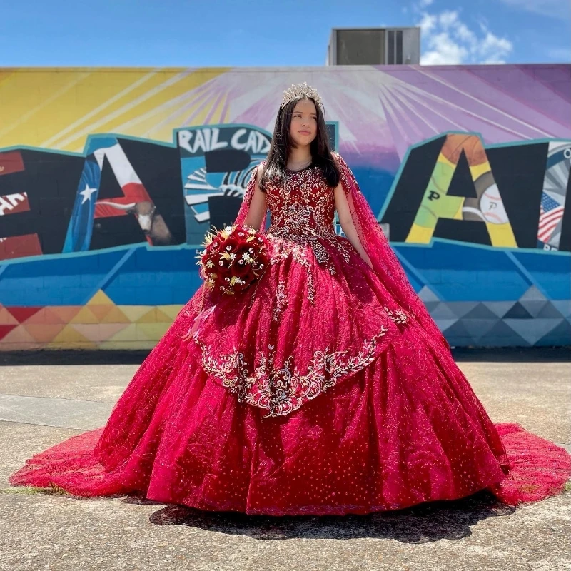 ชุดเดรสชุดไปงานเต้นรำ Quinceanera ชุดเดรสผ้าโปร่งปักลายลูกไม้พร้อมเสื้อคลุมหวานๆ16ชุดสำหรับงานเลี้ยงวันเกิดชุดทางการ XV 15 anos