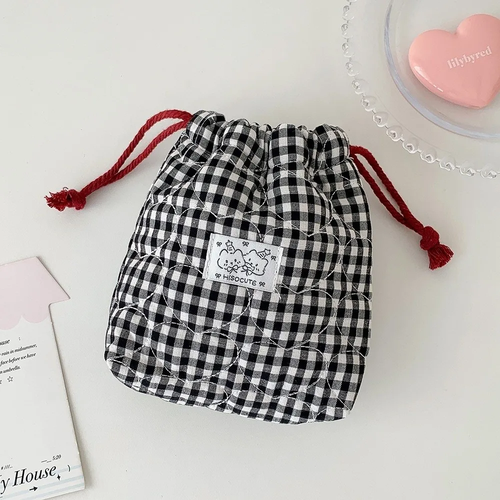 New Plaid Drawstring Makeup Bag Quilted Fabric Love Heart Label Cosmetic Pouch Cute Style Cable Organizer Bag Daily Use