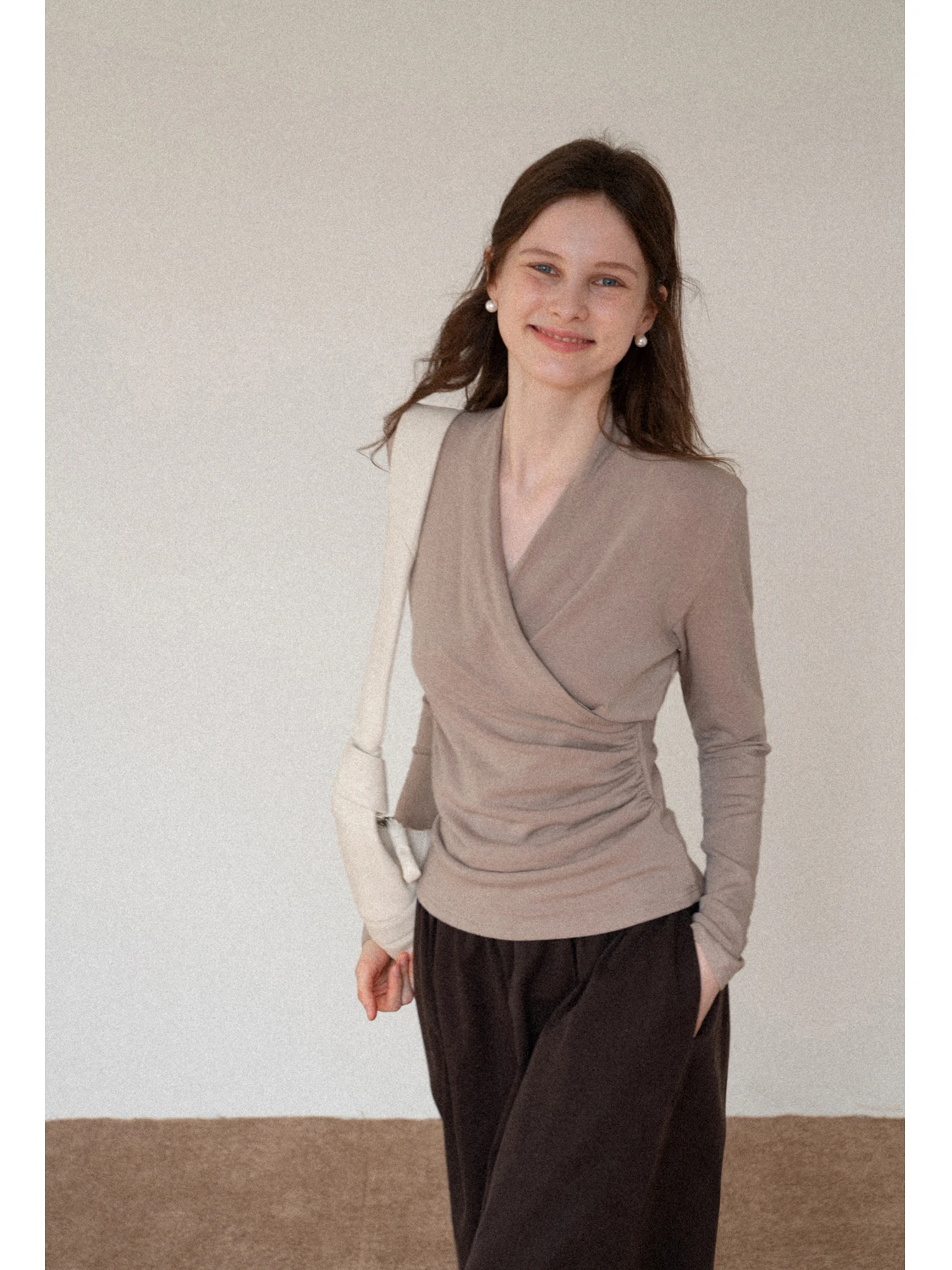 

Eggka Cross V-ne Slim Fit Long Sve T-irt Autumn New Sle Ele Weight Loss Commute Gentle Top Women's Faion