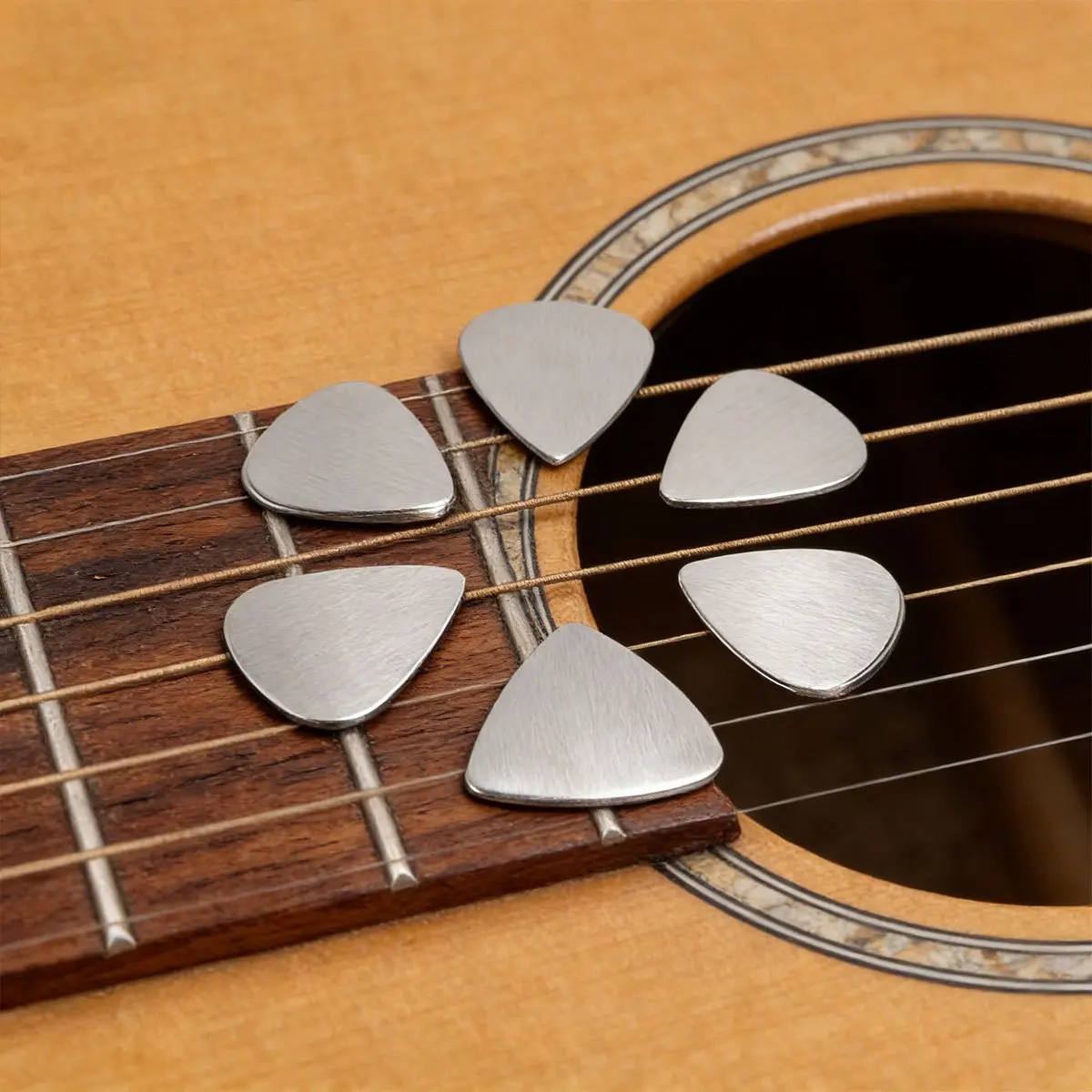 5 Stück 0,3 mm Gitarrenplektren aus Edelstahl, langlebige Metallplektren für Akustik-/E-Gitarre, Ukulele und Bassgitarre ZSY