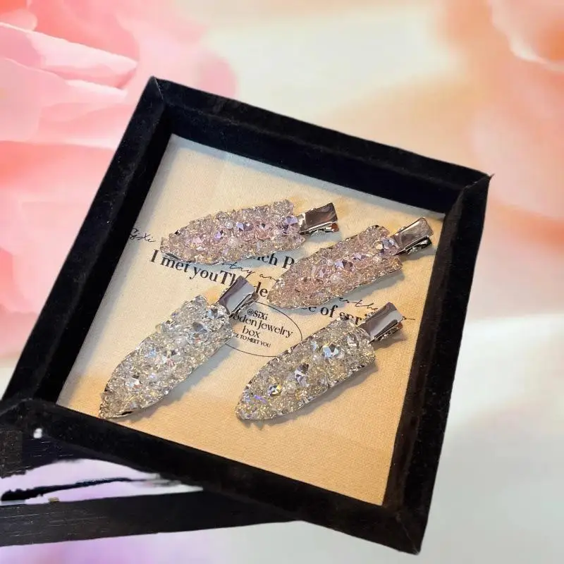 Trendy Seamless Crystal Hairpin, Duckbill Clip for Side Parting Bangs with a Luxurious Light Touch