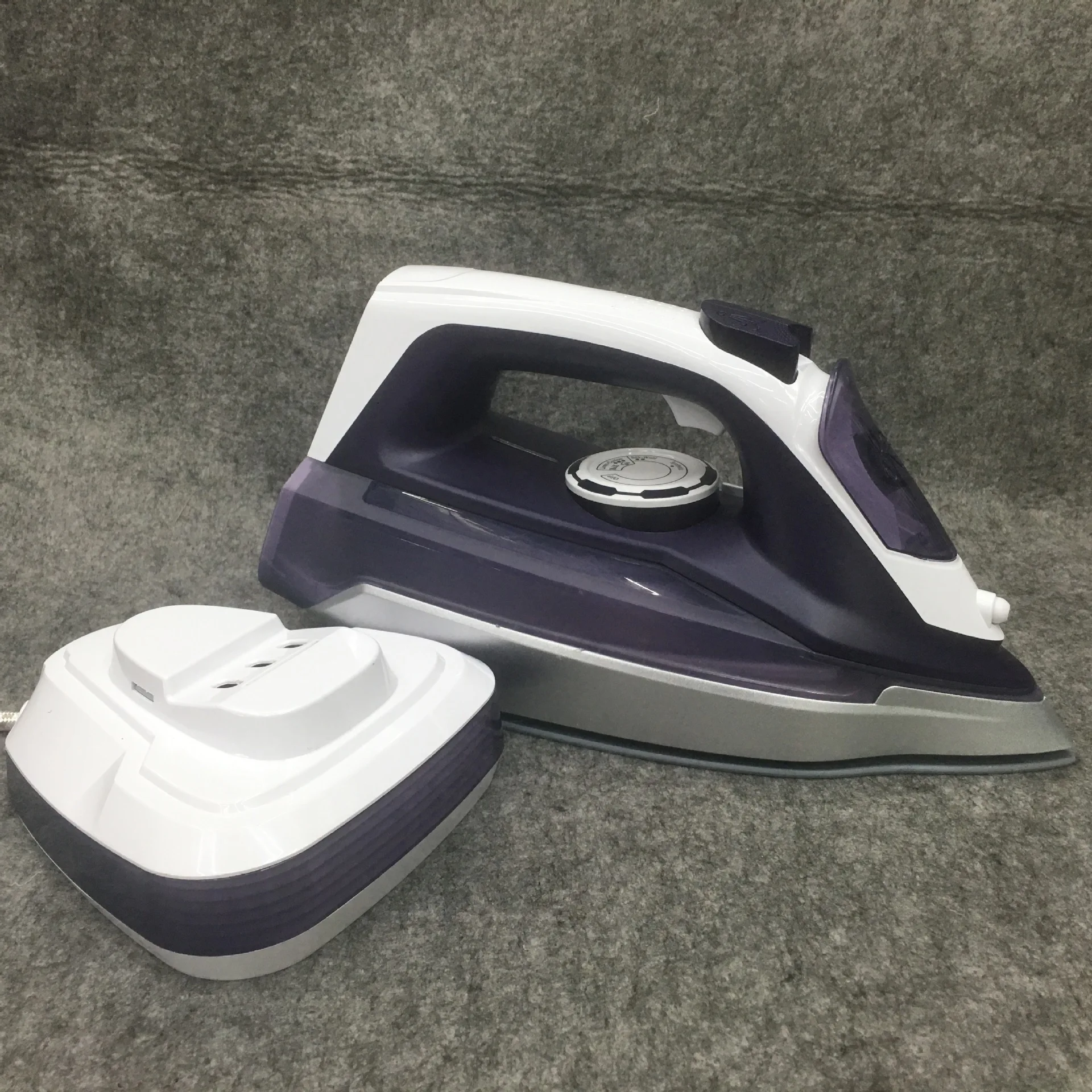 

2400 Watt Corded/Cordless Steam Iron