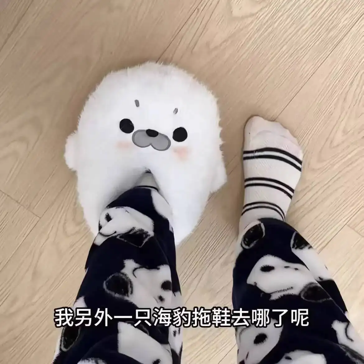 

Women Home Slippers 2025 Winter Women's Cute Seal Plush Slippers Thickened Cloud Like Comfort Non Slip Warm Indoor Outdoor Shoes