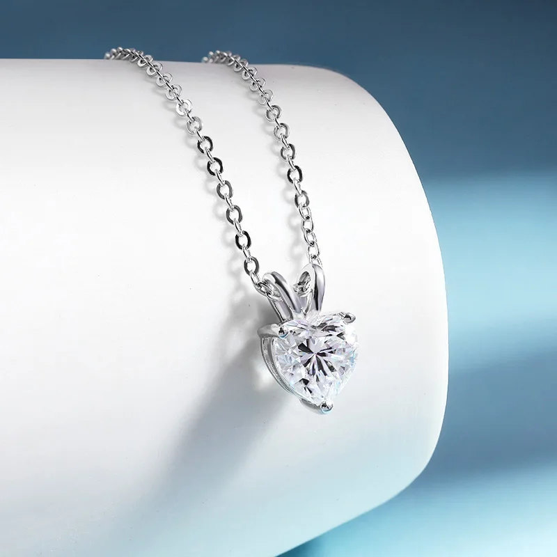 Halaile 1CT VVS1 Moissanite Necklace S925 Sterling Silver Love Heart Pendant Sparkling Fine Jewelry for Women Accessories Gift