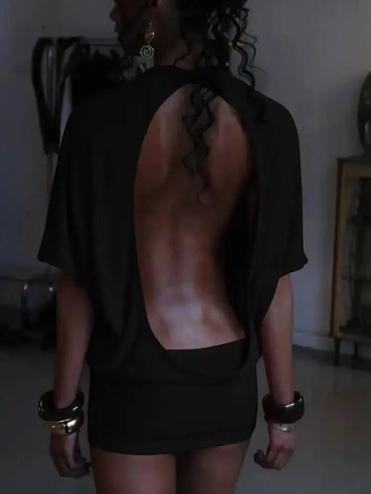 فستان قصير مثير بدون ظهر برقبة دائرية للنساء Y2K نمط الاتجاه نصف كم حار بنات الشارع منتصف الليل موضة ملابس ضيقة تي شيرت TMJ8 #3