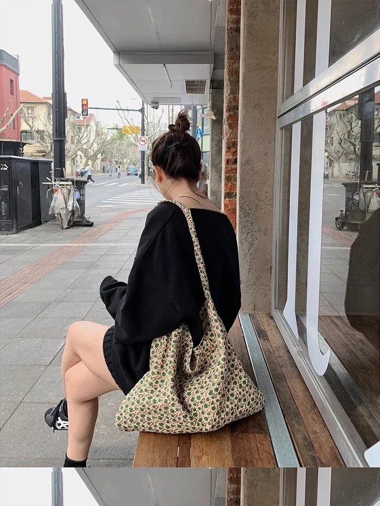 

Niche canvas green floral shoulder bag