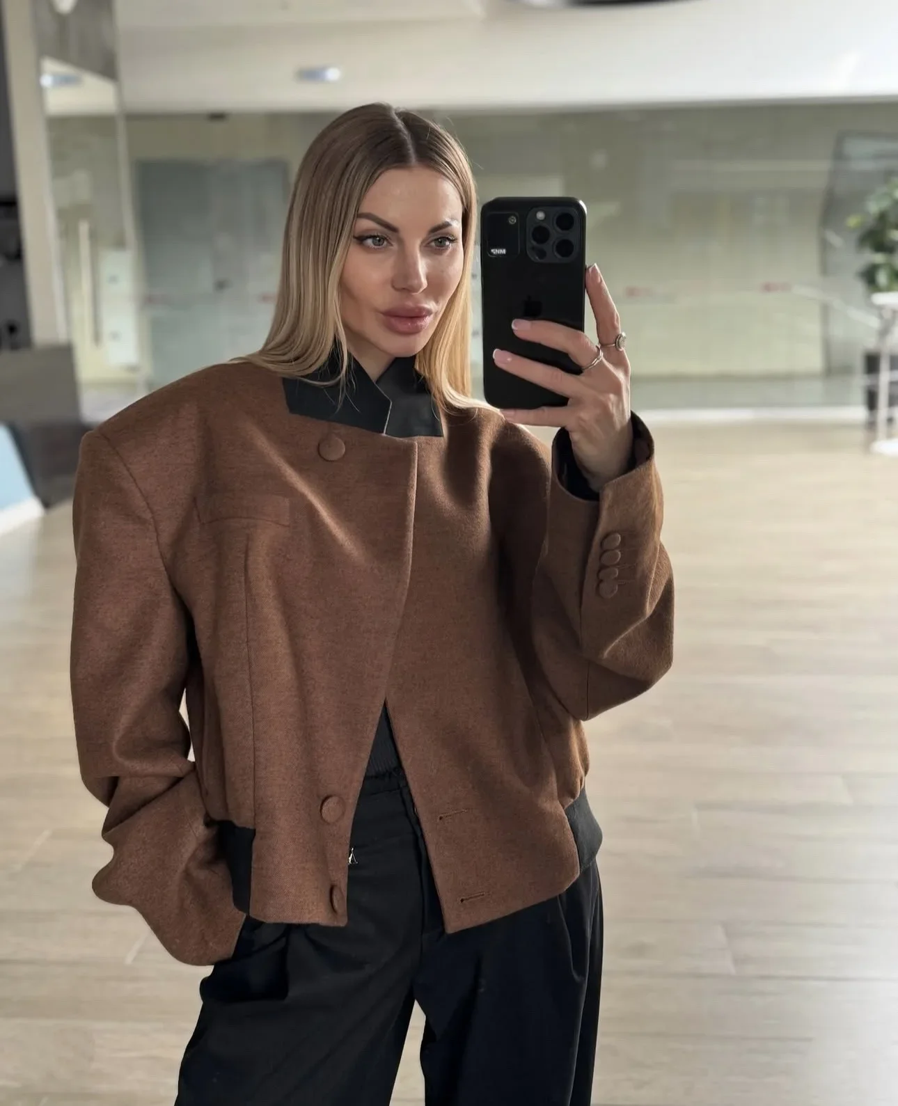 

Autumn Female Street Outwears Chic Women Contrasting Loose Bomber Jacket Elegant Stand Collar Full Sleeves Single Breasted Coats