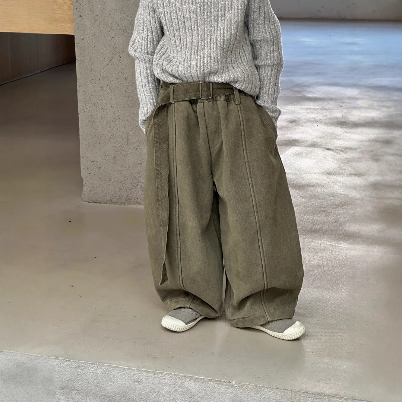 

Children Clothing Solid Color Simple Versatile Thickened Pants 2025 Autumn Winter New Boys Fleece Loose Straight Leg Pants