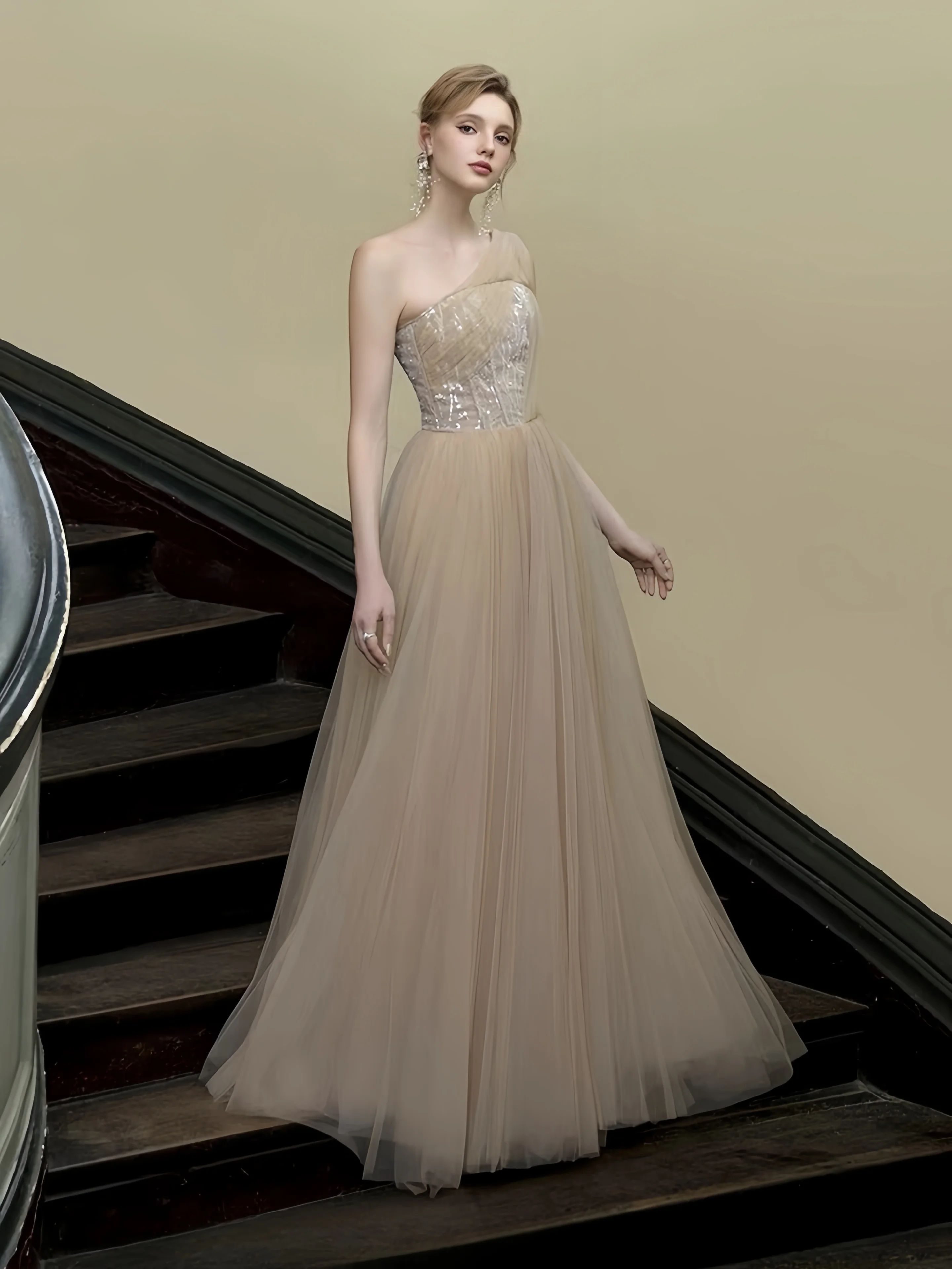 Elegant Khaki Celebrity Gown With Sequined A-Line Tulle One-Shouldered Sleeveless Formal Occasion Banquet Evening Dress