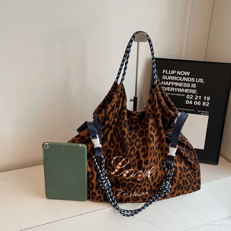 Übergroße Umhängetaschen mit Leopardenmuster für Damen, verformbar, VELOUR, große Kapazität, Einkaufstaschen, 2025, Winter, neue Luxus-Handtaschen – Detail 11