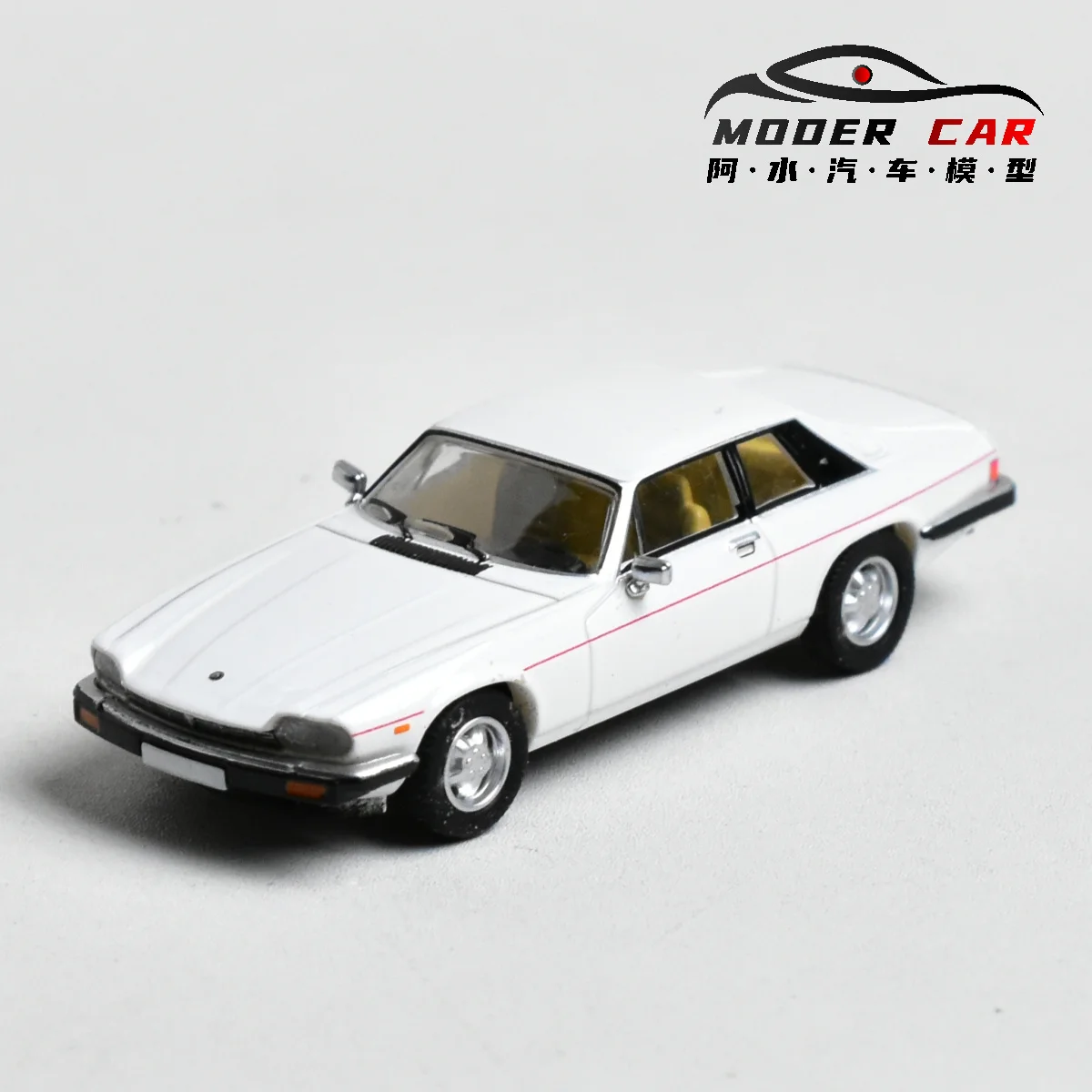 PCX87 1:87 HO Jaguar XJ-S Coupe 1982 Plastikowy model samochodu odlewany ciśnieniowo