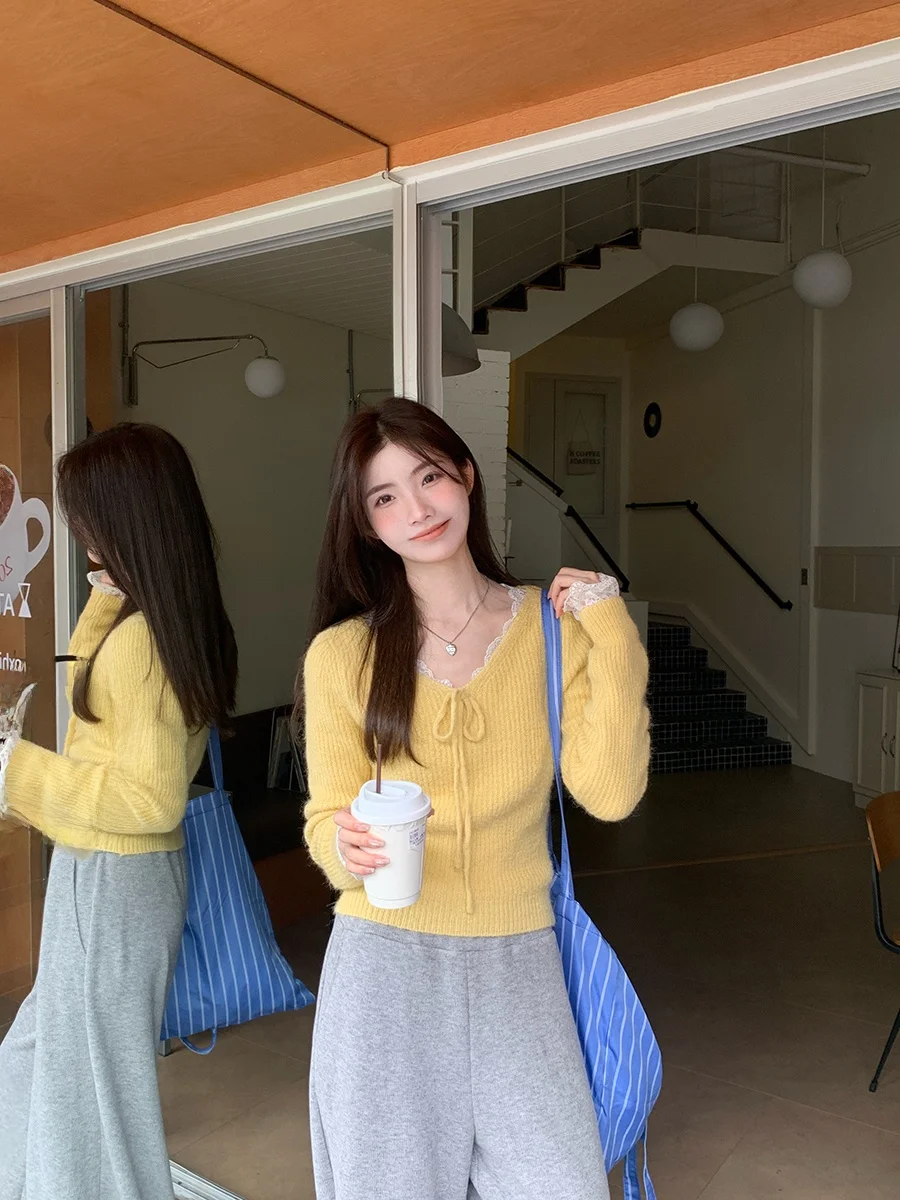 

Red Celebri Woolen Sweater Women's Autumn Winter Faion 2025 New Super Beautiful Lazy High-End Knitted Top V-Ne Long Sve