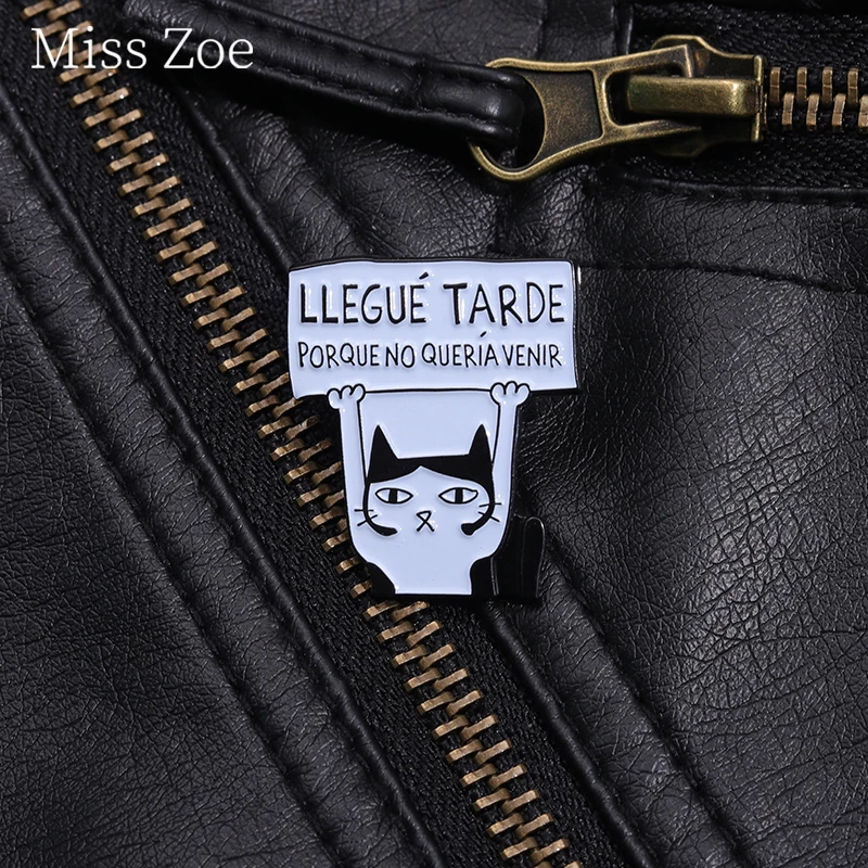 

Llegue Tarde Porque No Queria Venir Enamel Pin Fun Cat Banner Brooches Lapel Backpack Badge Cartoon Animal Jewelry Gifts For Kid