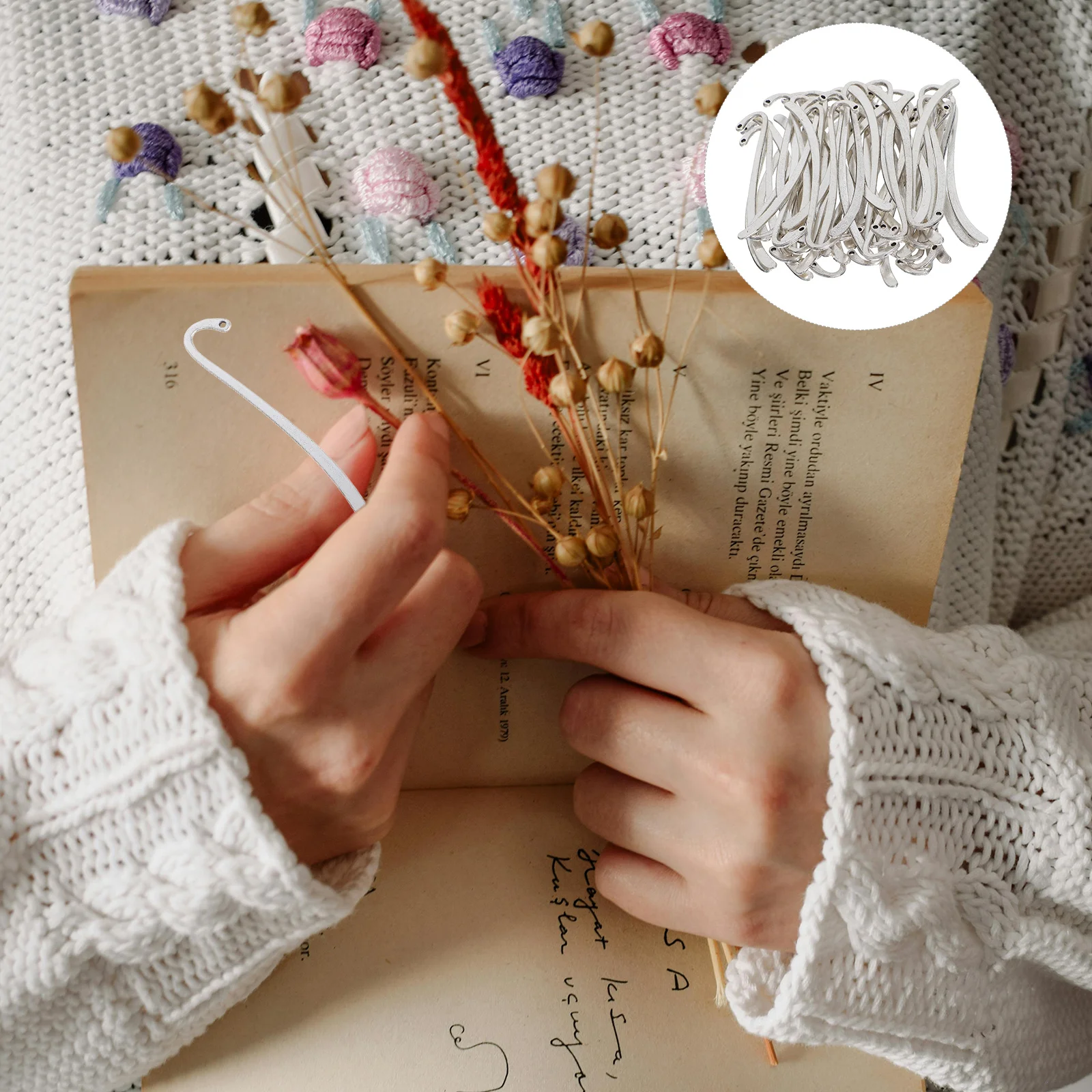 

50pcs Vintage Metal Bookmark Pendant Carved Hook Reading Marker Craft Supply Diy Charm Alloy Silver Birdcage Retro Hairpin