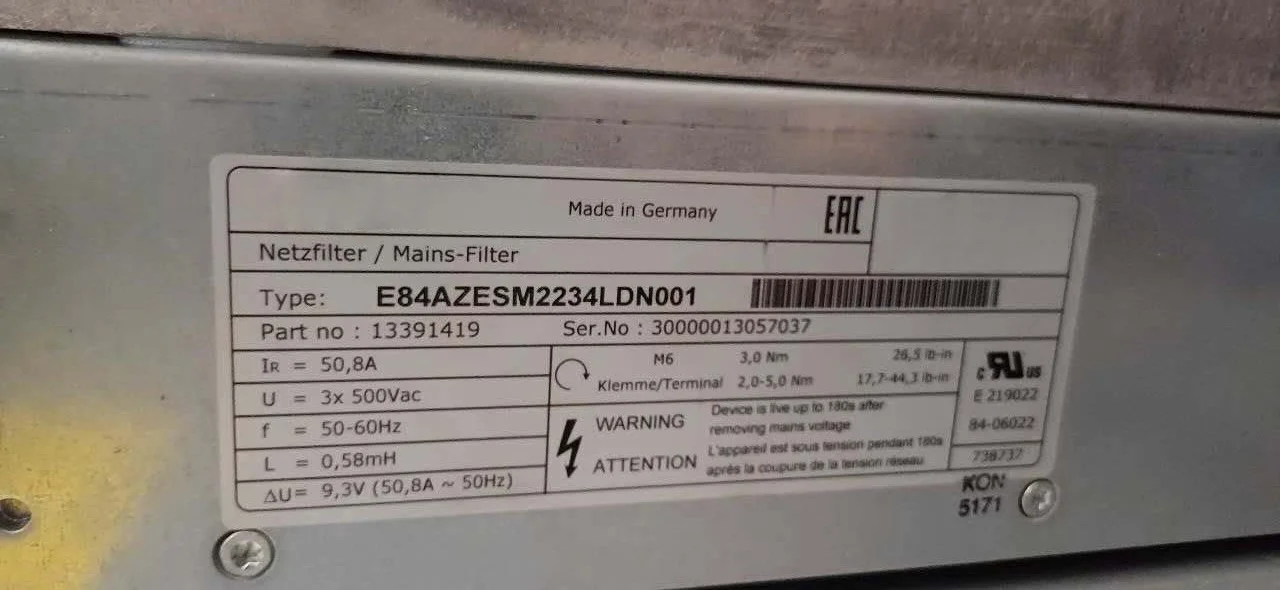 

E84AZESM2234LDN001 новый и оригинальный сервопривод в коробке
