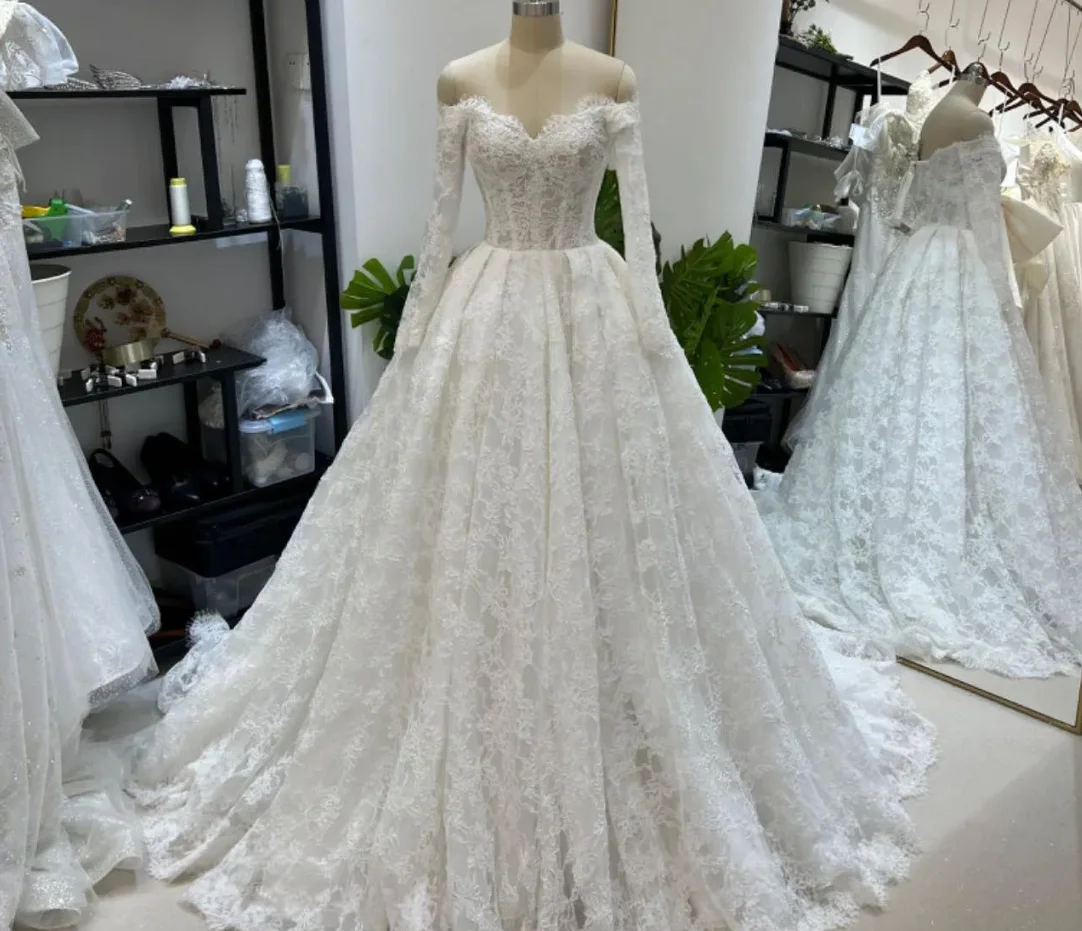 リアルピクチャーズ 2025 レースウェディングドレス 新作 長袖 レースアップバック ブライダルガウン 最高品質 花柄レース