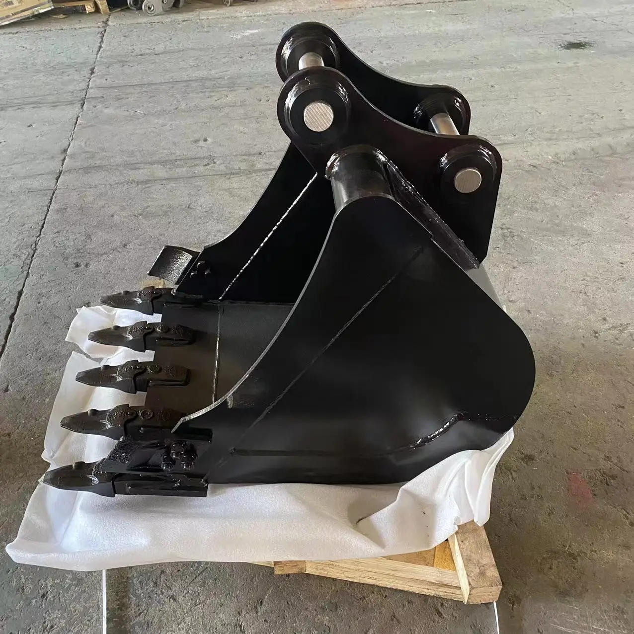 

Excavator Severe Duty Excavator Bucket Mining Quarry Bucket for XCMG Kubota 1-4 Ton Excavators 600mm