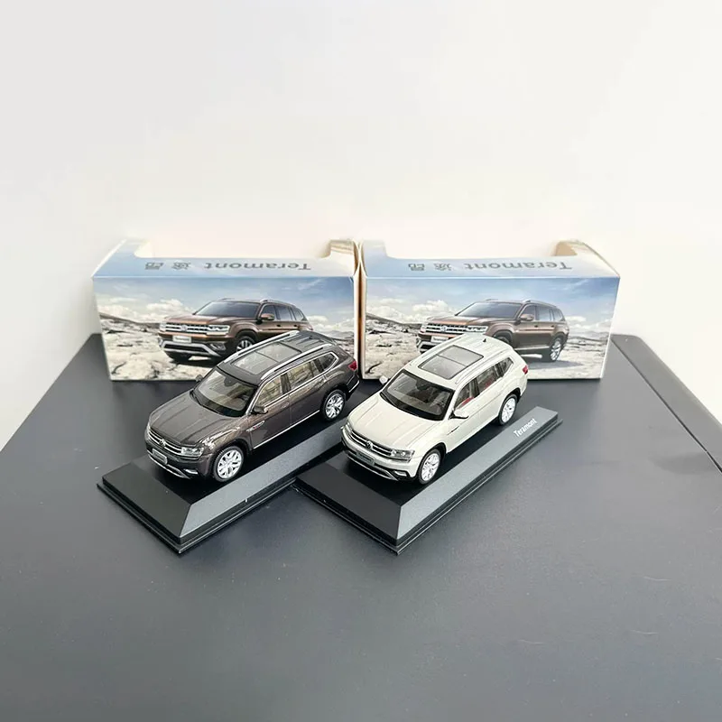 

1:43 Scale TERAMONT Alloy Car Model Collection Ornaments